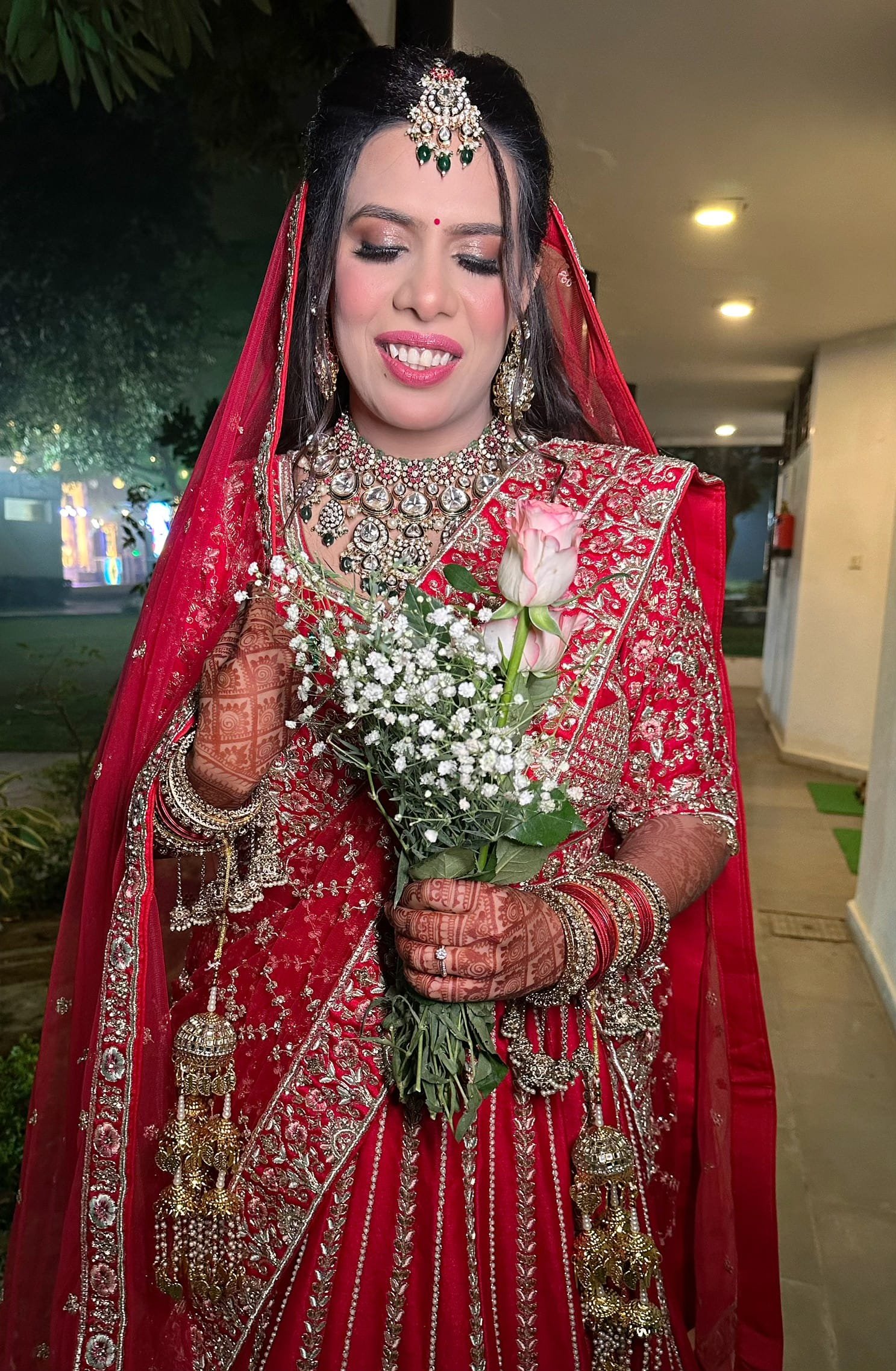 bride in red lehanga
